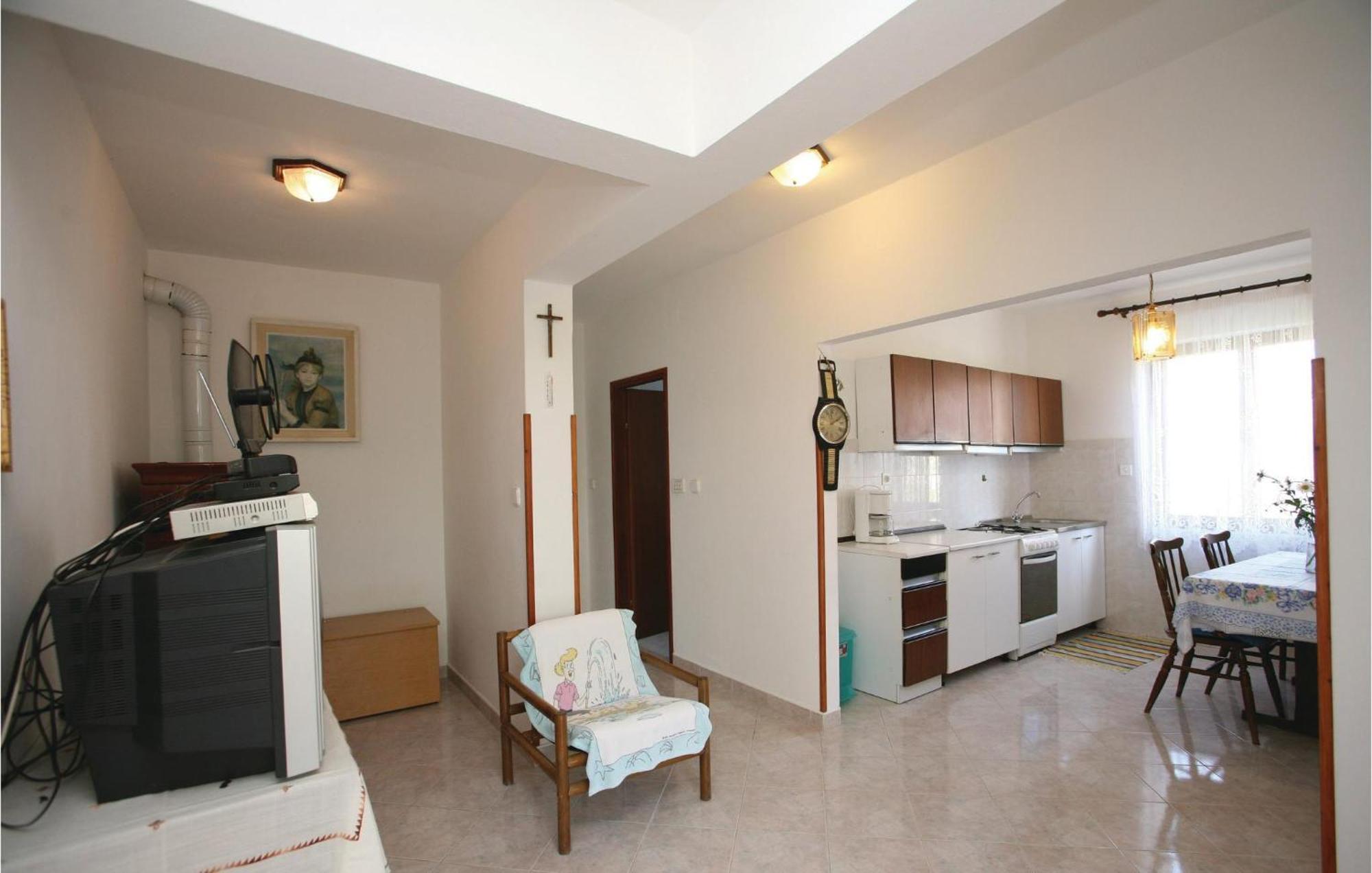 2 Bedroom Gorgeous Apartment In Labin Raša Esterno foto
