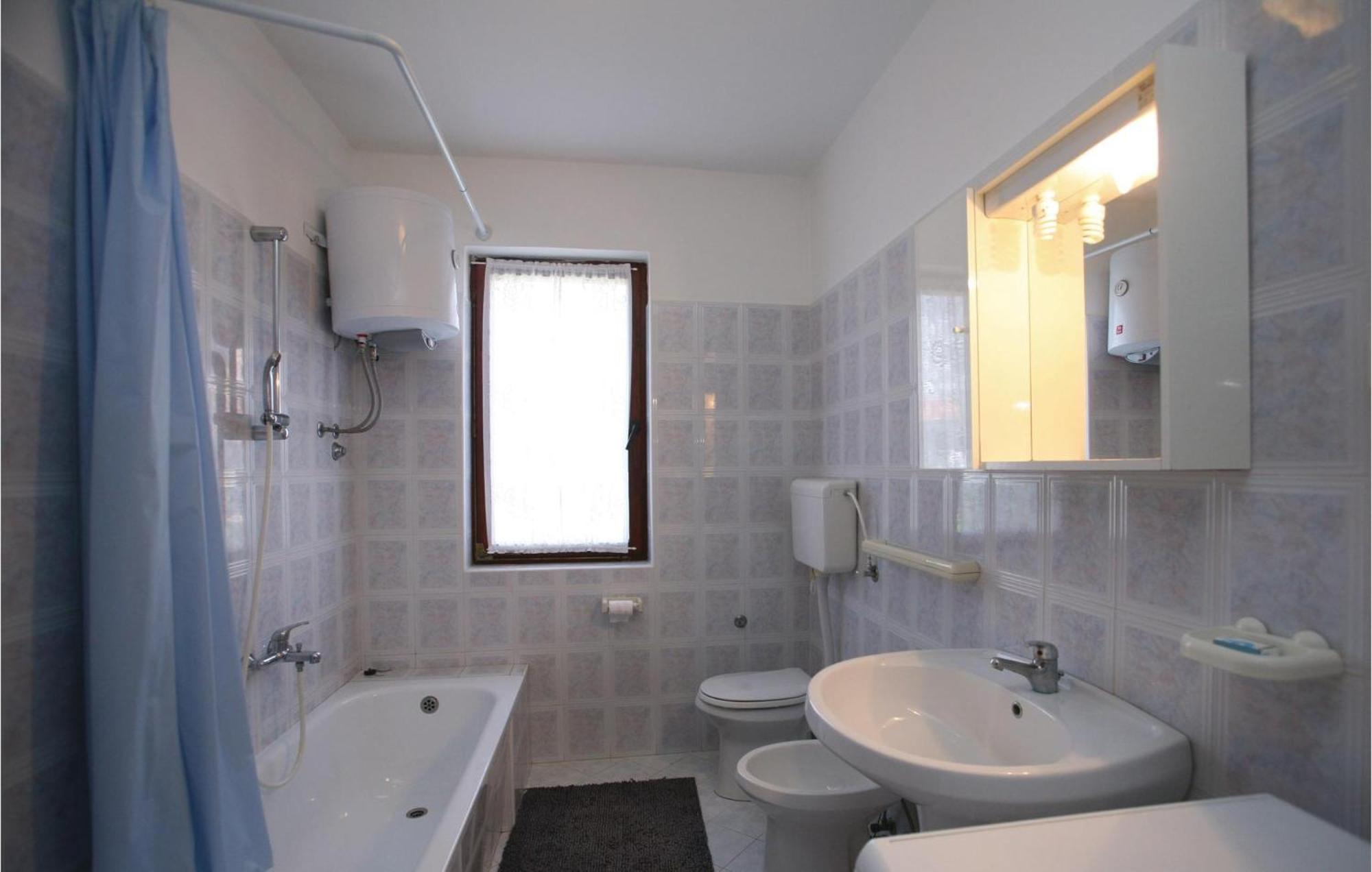 2 Bedroom Gorgeous Apartment In Labin Raša Esterno foto