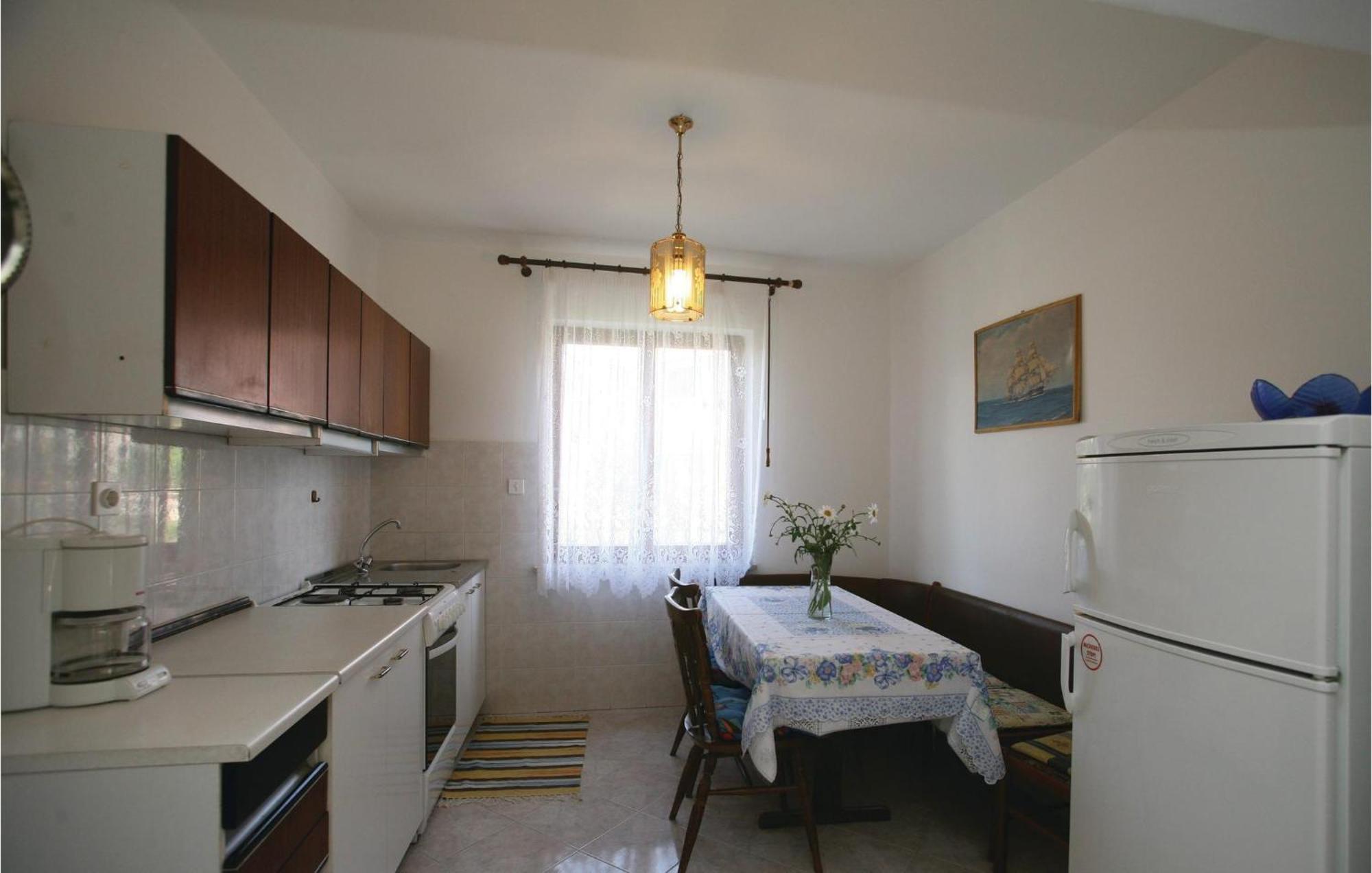 2 Bedroom Gorgeous Apartment In Labin Raša Esterno foto