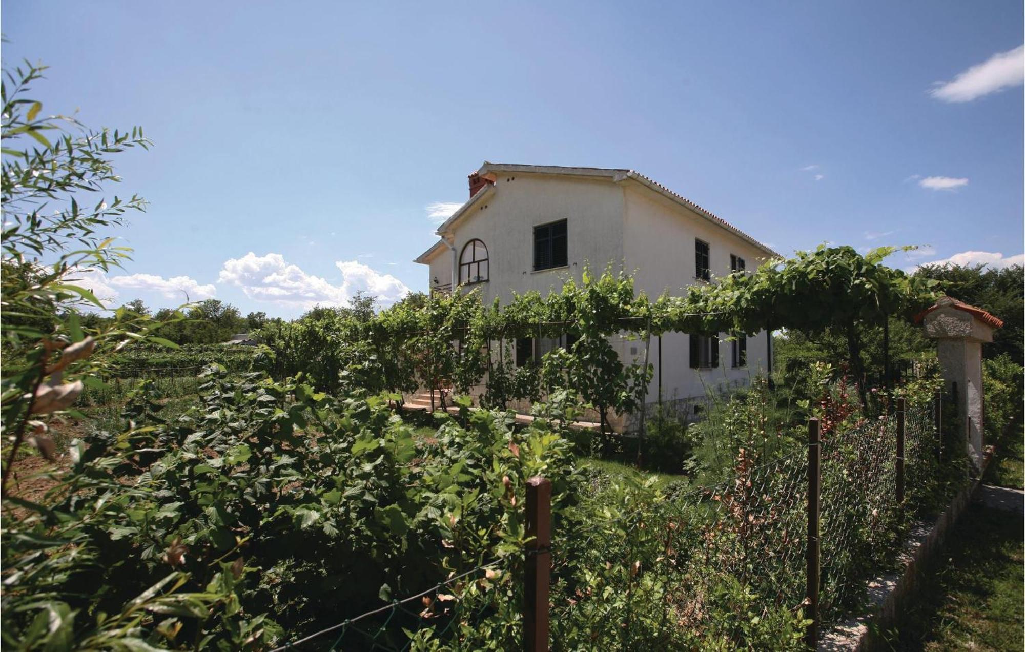 2 Bedroom Gorgeous Apartment In Labin Raša Esterno foto