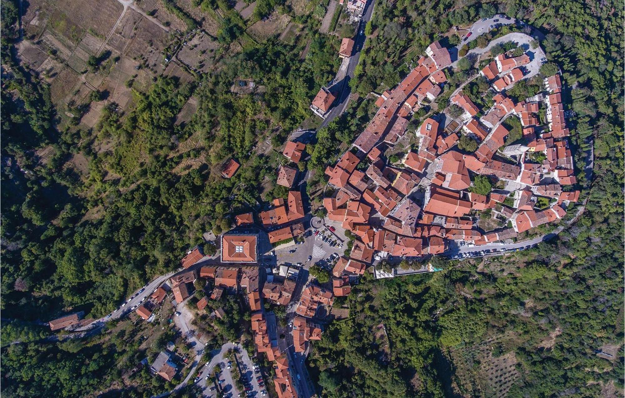 2 Bedroom Gorgeous Apartment In Labin Raša Esterno foto