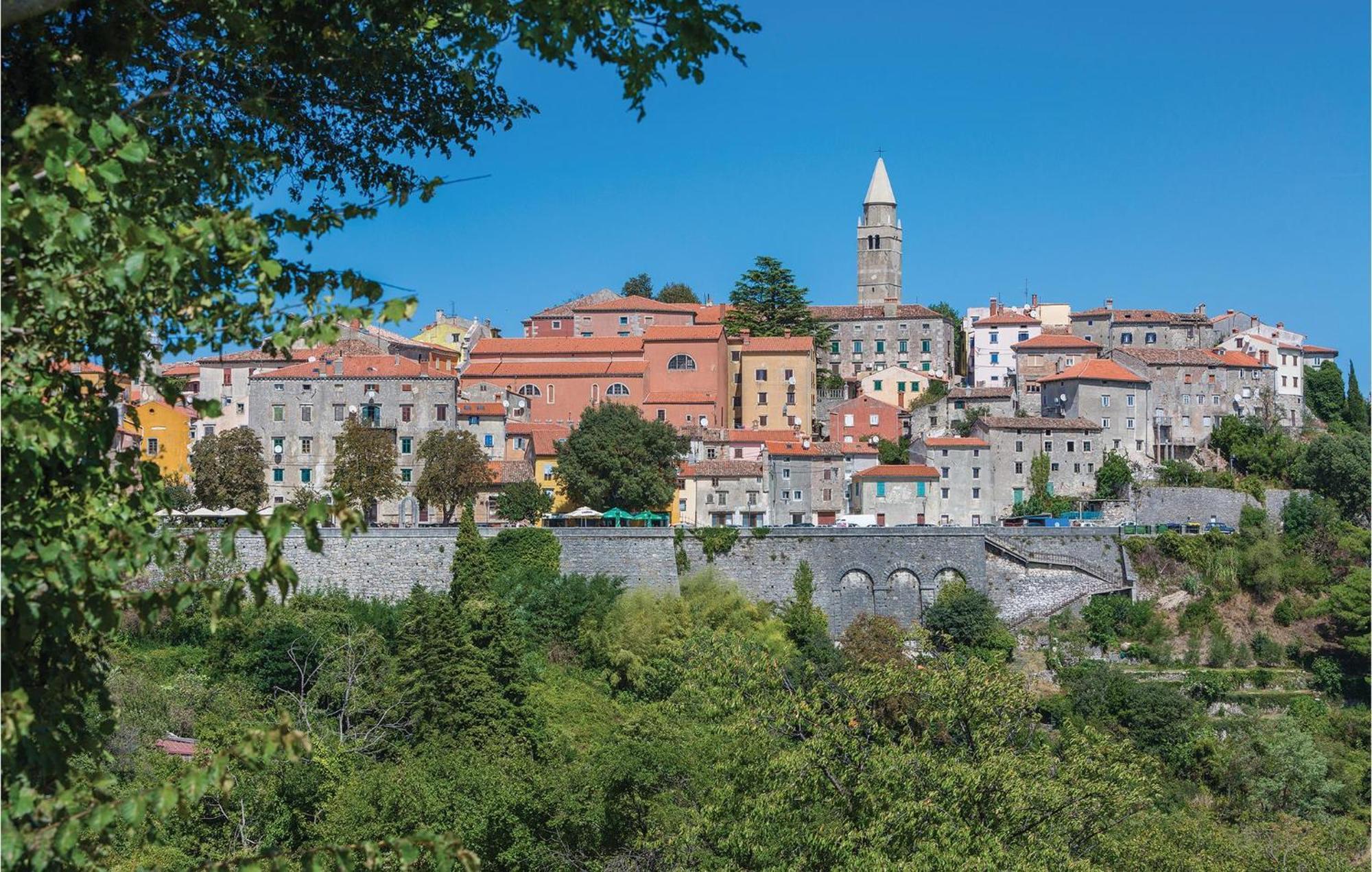 2 Bedroom Gorgeous Apartment In Labin Raša Esterno foto