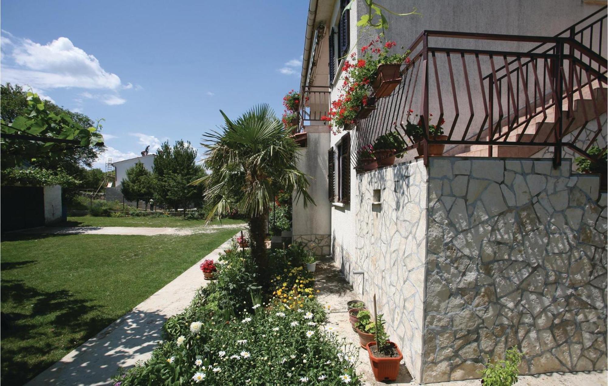2 Bedroom Gorgeous Apartment In Labin Raša Esterno foto
